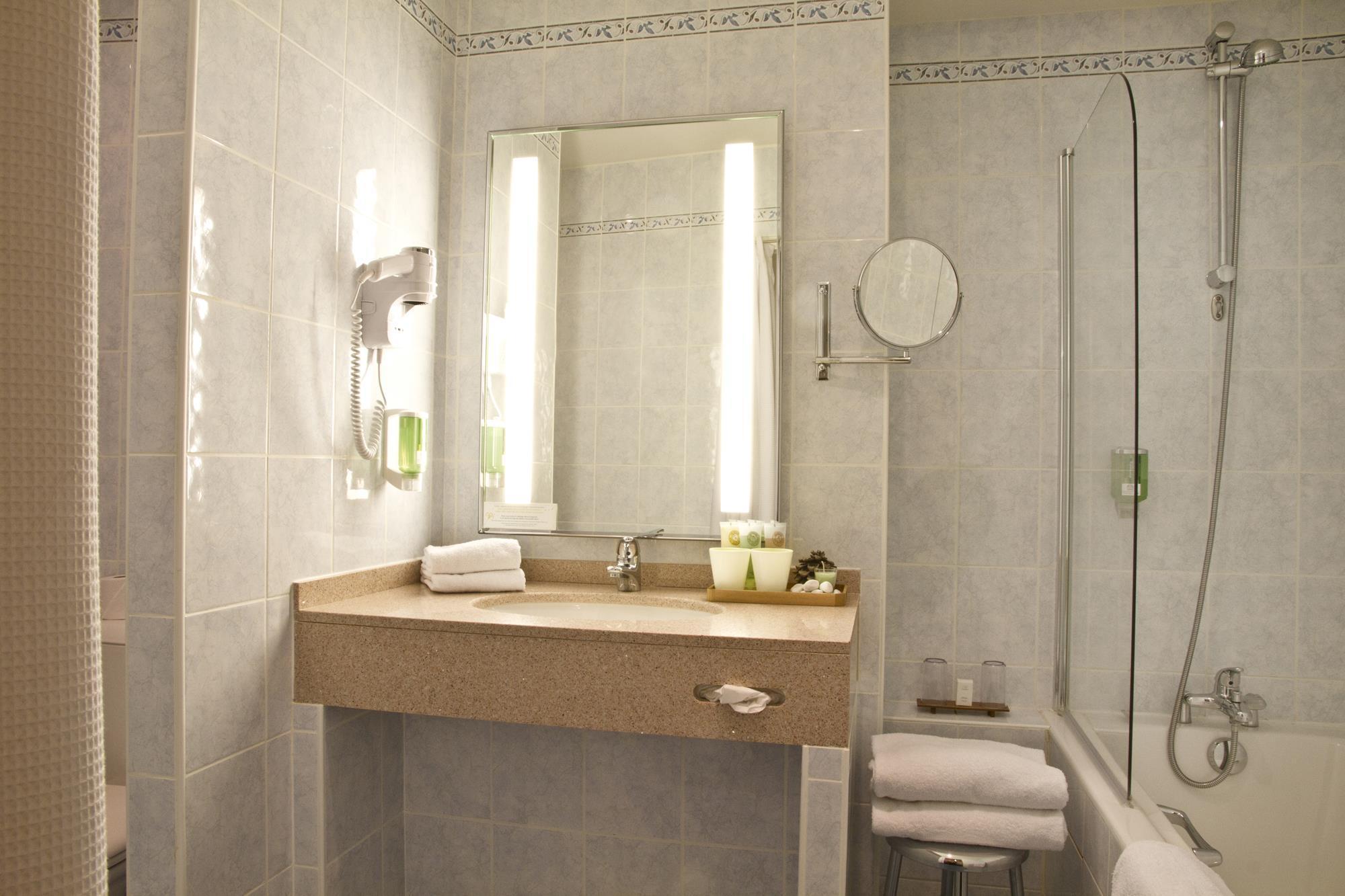 Les Capitouls Centre - Handwritten Collection 4* Toulouse
